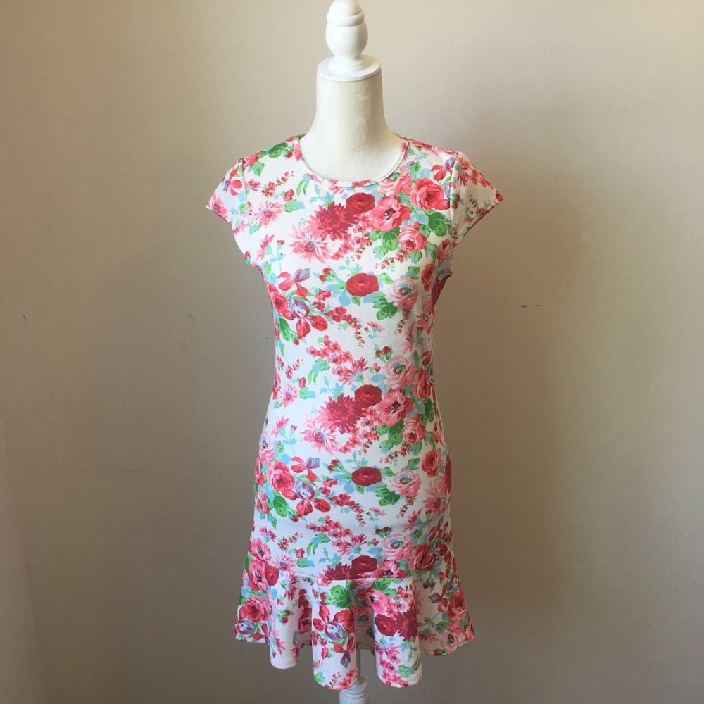 🆕✨Beautiful pink and white Floral dress Size M✨